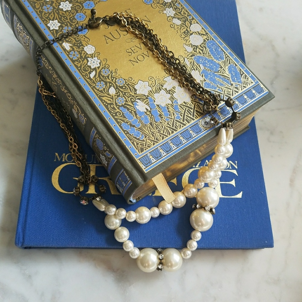 CHICO'S 12 in. PEARL AND METAL NECKLACE